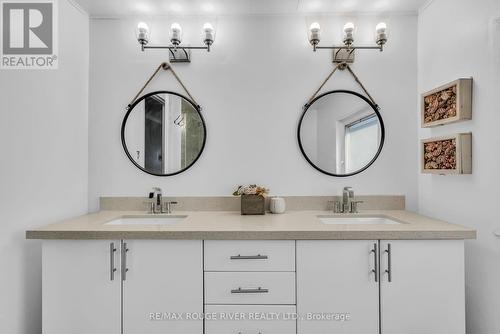 5482 Lakeshore Rd, Hamilton Township, ON - Indoor Photo Showing Bathroom