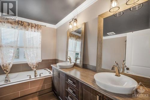257 Sterling Avenue, Rockland, ON - Indoor Photo Showing Bathroom