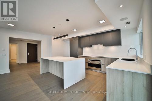 5101 - 1 Yorkville Avenue, Toronto, ON - Indoor Photo Showing Kitchen With Upgraded Kitchen