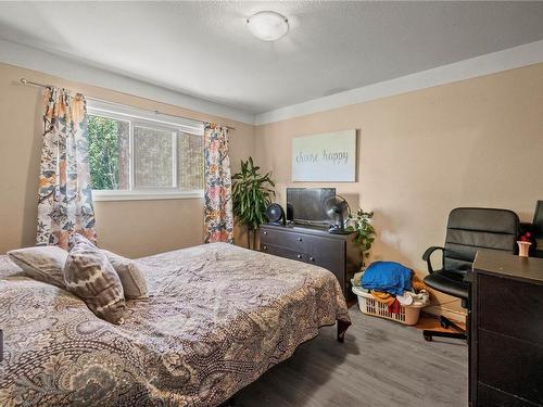 4116 Glanford Ave, Saanich, BC - Indoor Photo Showing Bedroom
