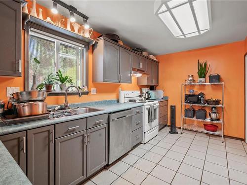 4116 Glanford Ave, Saanich, BC - Indoor Photo Showing Kitchen