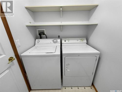 4 701 North Street E, Swift Current, SK - Indoor Photo Showing Laundry Room