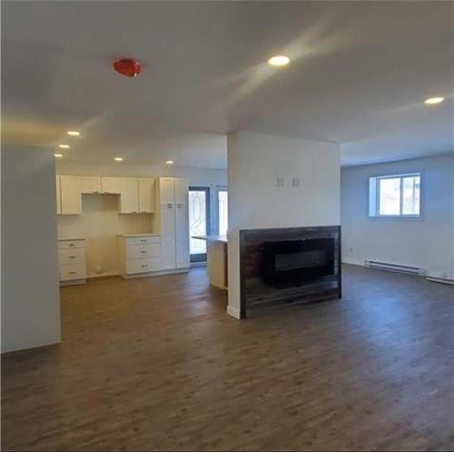 235 Dunlop Street S, Dunrea, MB - Indoor Photo Showing Living Room