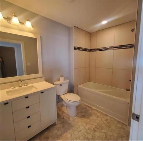 235 Dunlop Street S, Dunrea, MB - Indoor Photo Showing Bathroom