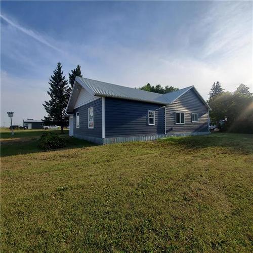 235 Dunlop Street S, Dunrea, MB - Outdoor