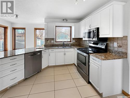 524 Mackenzie Drive, Swift Current, SK - Indoor Photo Showing Kitchen With Double Sink