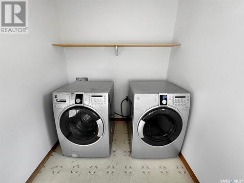 524 Mackenzie Drive, Swift Current, SK - Indoor Photo Showing Laundry Room