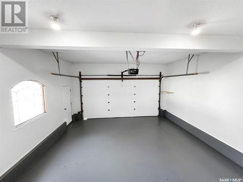 524 Mackenzie Drive, Swift Current, SK - Indoor Photo Showing Garage