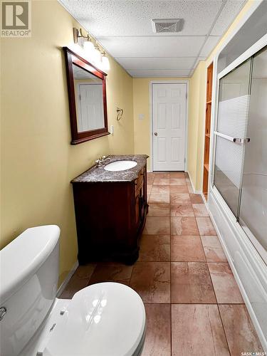 524 Mackenzie Drive, Swift Current, SK - Indoor Photo Showing Bathroom