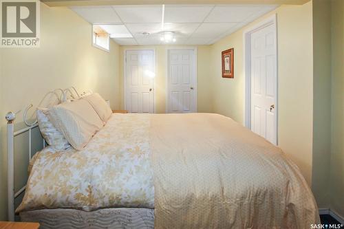 524 Mackenzie Drive, Swift Current, SK - Indoor Photo Showing Bedroom