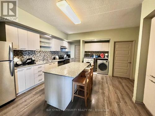#801 -8 Hickory St W, Waterloo, ON - Indoor Photo Showing Kitchen