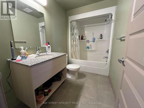 #801 -8 Hickory St W, Waterloo, ON - Indoor Photo Showing Bathroom