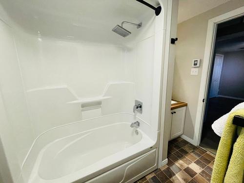 Salle de bains - 186 Route 132 E., Bonaventure, QC - Indoor Photo Showing Bathroom