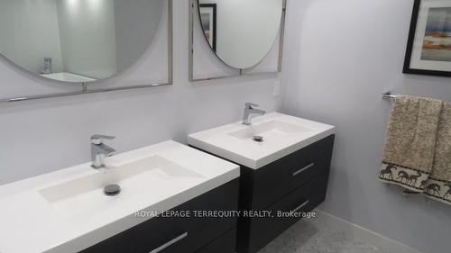 3305-2045 Lakeshore Blvd W, Toronto, ON - Indoor Photo Showing Bathroom
