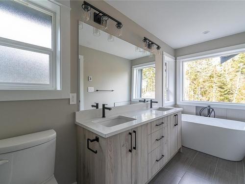 2632 Forest Edge Rd, Sooke, BC - Indoor Photo Showing Bathroom
