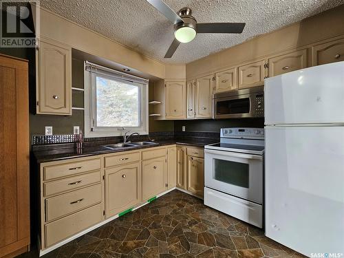 9005 Deans Crescent, North Battleford, SK - Indoor Photo Showing Kitchen With Double Sink