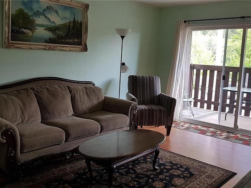 324 Alpine View Dr, Tahsis, BC - Indoor Photo Showing Living Room