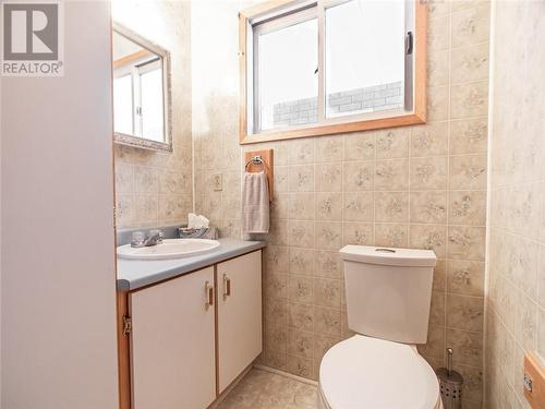 701 Smaglinski Stoppa Parkway, Wilno, ON - Indoor Photo Showing Bathroom