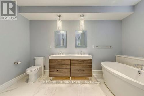 95 Bel Air Dr, Oakville, ON - Indoor Photo Showing Bathroom