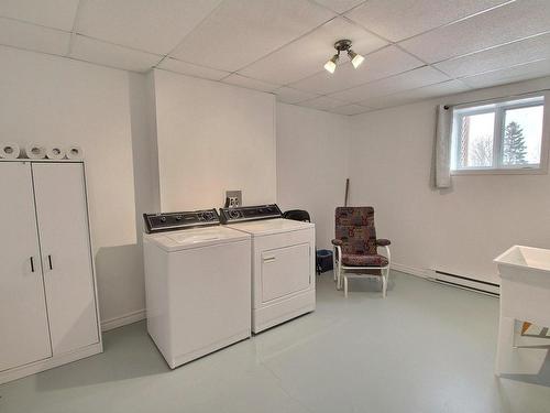 Salle de lavage - 27 Ch. Du Golf, Baie-Saint-Paul, QC - Indoor Photo Showing Laundry Room