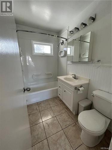 218-220 Fulton Avenue, Fredericton, NB - Indoor Photo Showing Bathroom