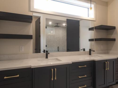 2774 King George'S Park Drive, Thunder Bay, ON - Indoor Photo Showing Bathroom