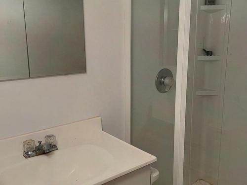 Salle de bains - 138 Rue Chapados, Paspébiac, QC - Indoor Photo Showing Bathroom