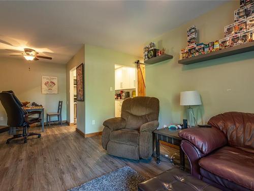205-322 Birch St, Campbell River, BC - Indoor Photo Showing Living Room