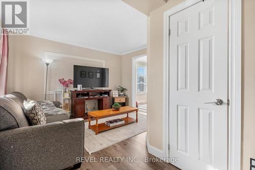 6579 Cleveland Avenue, Niagara Falls, ON - Indoor Photo Showing Other Room