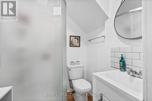 6579 Cleveland Ave, Niagara Falls, ON - Indoor Photo Showing Bathroom