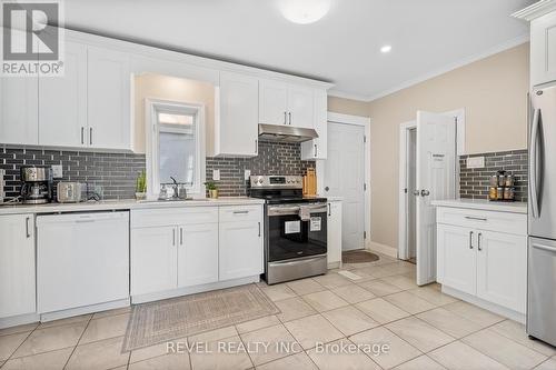 6579 Cleveland Avenue, Niagara Falls, ON - Indoor Photo Showing Kitchen