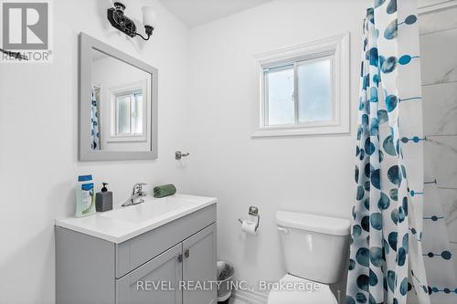 6579 Cleveland Ave, Niagara Falls, ON - Indoor Photo Showing Bathroom