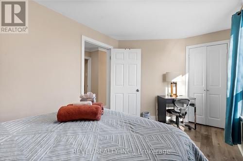 6579 Cleveland Avenue, Niagara Falls, ON - Indoor Photo Showing Bedroom
