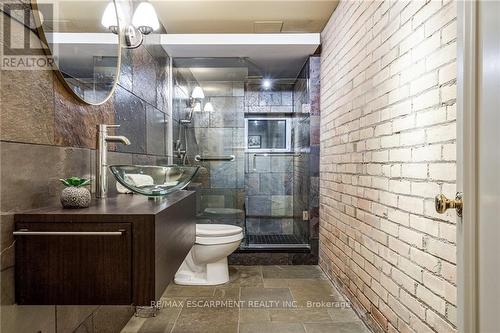 125 Aberdeen Ave, Hamilton, ON - Indoor Photo Showing Bathroom