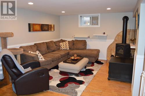 25 Pratt Rd, Barrie, ON - Indoor Photo Showing Living Room