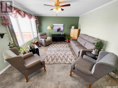18 Railway Avenue W, Waldeck, SK - Indoor Photo Showing Living Room