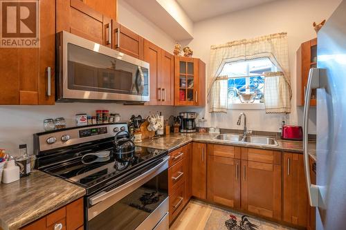 8603 Pierre Drive, Summerland, BC - Indoor Photo Showing Kitchen With Double Sink
