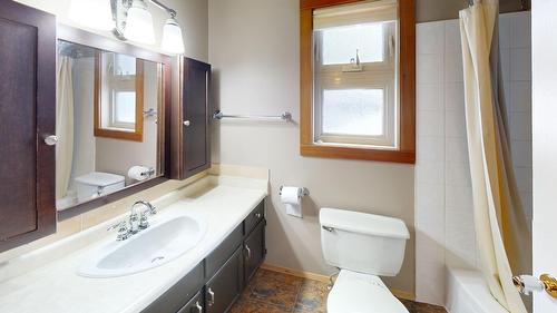 1291 9Th Avenue, Fernie, BC - Indoor Photo Showing Bathroom