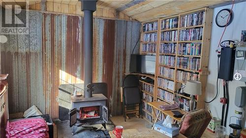 894 Des Dallaire, Sainte-Marie-De-Kent, NB - Indoor With Fireplace