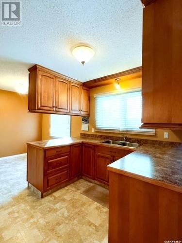 120 Burke Crescent, Swift Current, SK - Indoor Photo Showing Kitchen With Double Sink