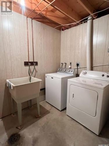 120 Burke Crescent, Swift Current, SK - Indoor Photo Showing Laundry Room
