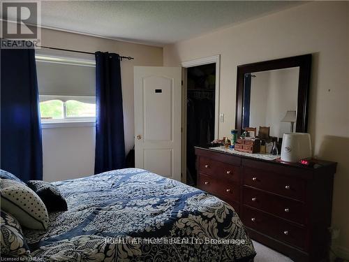 45 Laurent Blvd, Kawartha Lakes, ON - Indoor Photo Showing Bedroom