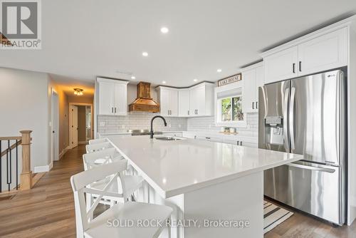 93 Hinchinbrooke Rd N, South Frontenac, ON - Indoor Photo Showing Kitchen With Upgraded Kitchen