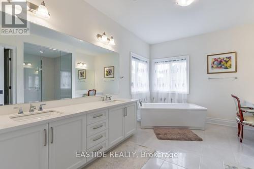 27 Sir Henry Court, King, ON - Indoor Photo Showing Bathroom