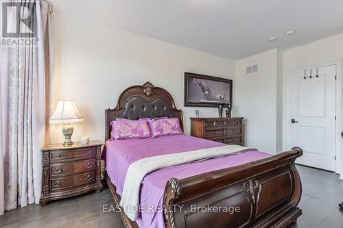 27 Sir Henry Court, King, ON - Indoor Photo Showing Bedroom