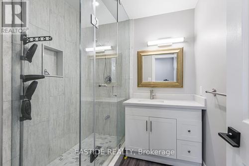 27 Sir Henry Court, King, ON - Indoor Photo Showing Bathroom