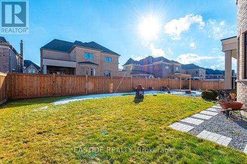 27 Sir Henry Court, King, ON - Outdoor With Backyard