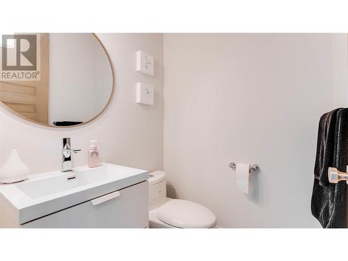 8792 Cortland Place, Coldstream, BC - Indoor Photo Showing Bathroom