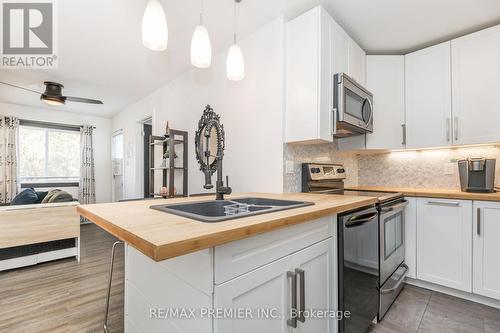 #39 -19 Dawson Dr, Collingwood, ON - Indoor Photo Showing Kitchen With Double Sink