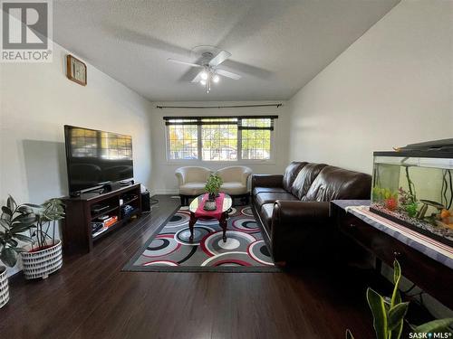 218 Upland Drive, Regina, SK - Indoor Photo Showing Living Room